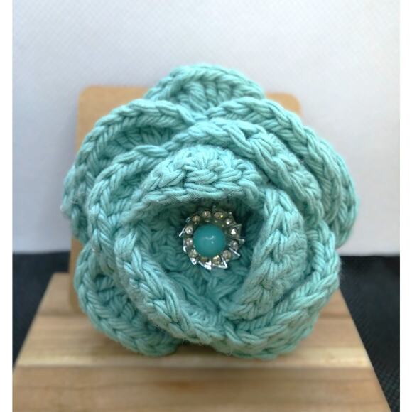 Crochet Rose Flower Brooch Pin Handmade Jewelry Mint Green Vintage Center Piece - Picture 4 of 6
